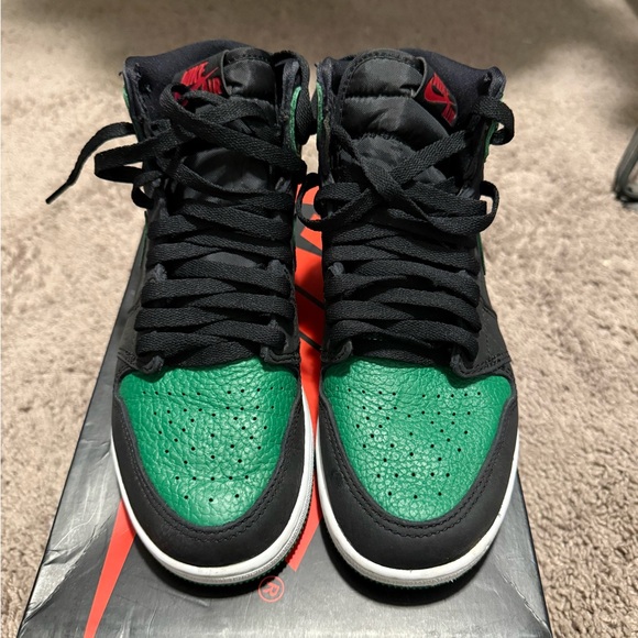 Authentic Jordan 1 Retro High GS ‘Pine Green 2.0’ - Picture 3 of 8